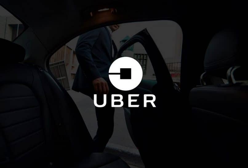 personne utilisant uber Avec qui est-il préférable de travailler Uber ou DiDi ? 