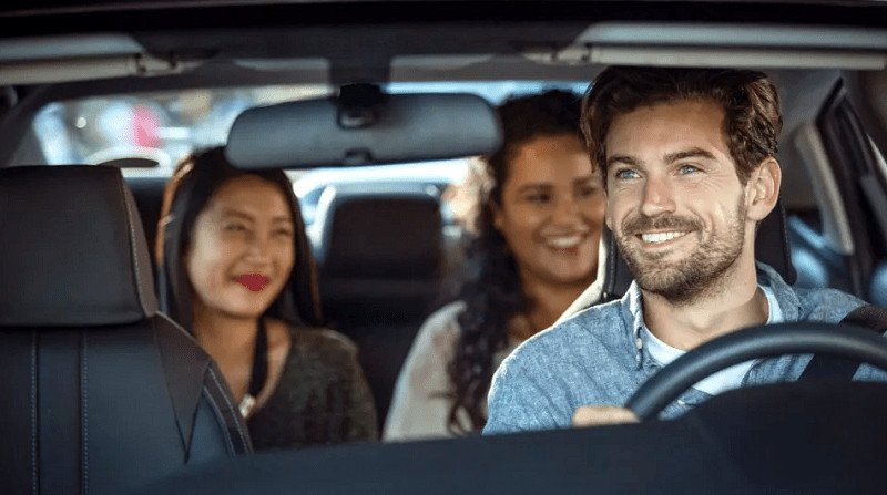 un chauffeur transportant des personnes Comment télécharger et installer l'application Uber Chauffeur ou passager