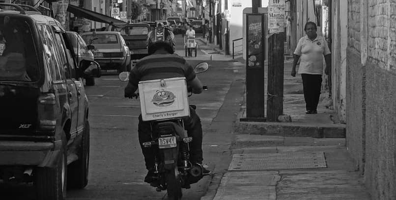 Combien de temps faut-il à DIDI Food pour activer un compte de distributeur après l'inscription ?